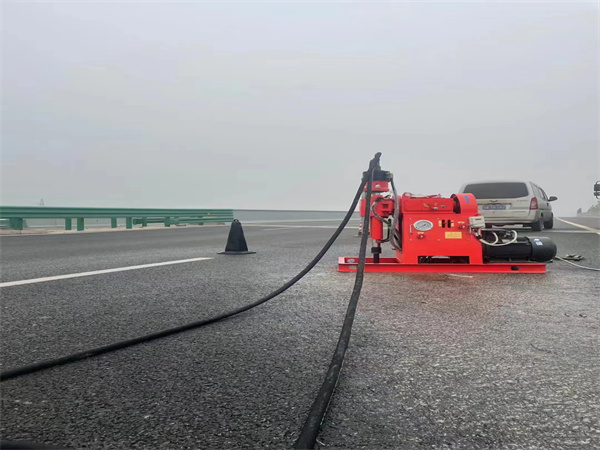 兴庆马路路基路面开裂下沉注浆加固灌浆